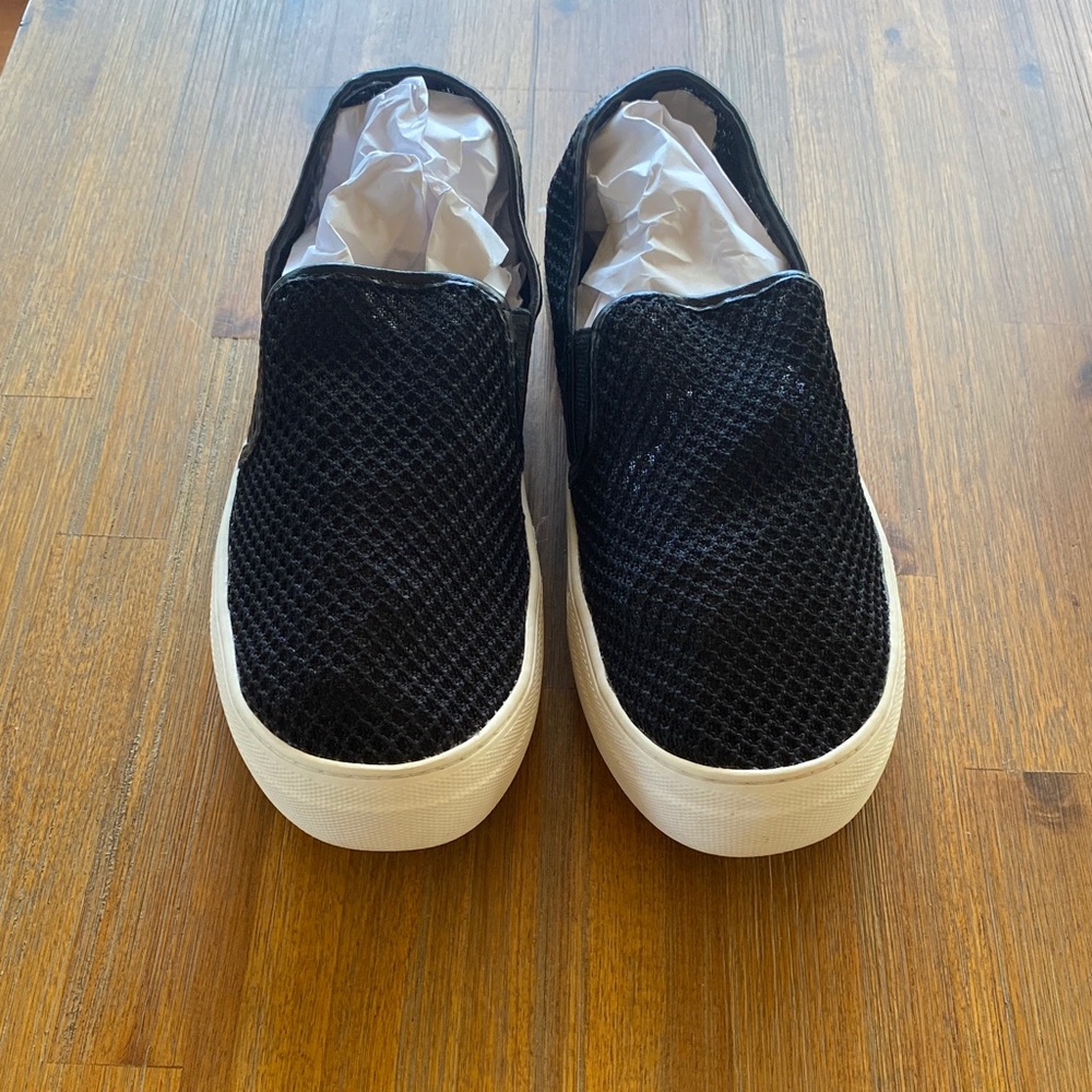 Steve Madden Women Black Slip-On Shoes. Sz 9. EUC